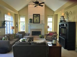 8586 Greenway Ct, East Amherst, NY