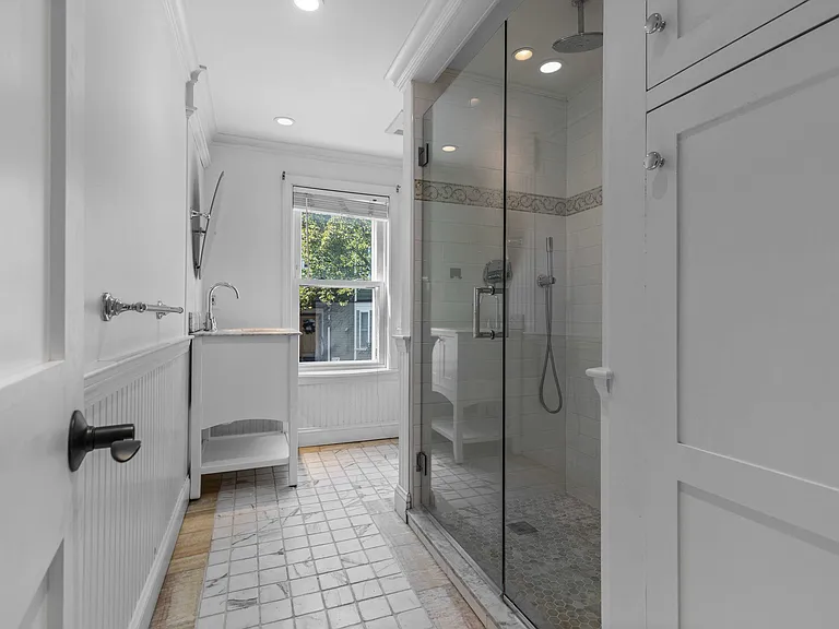 256 W 3rd St #2 — Photo 14