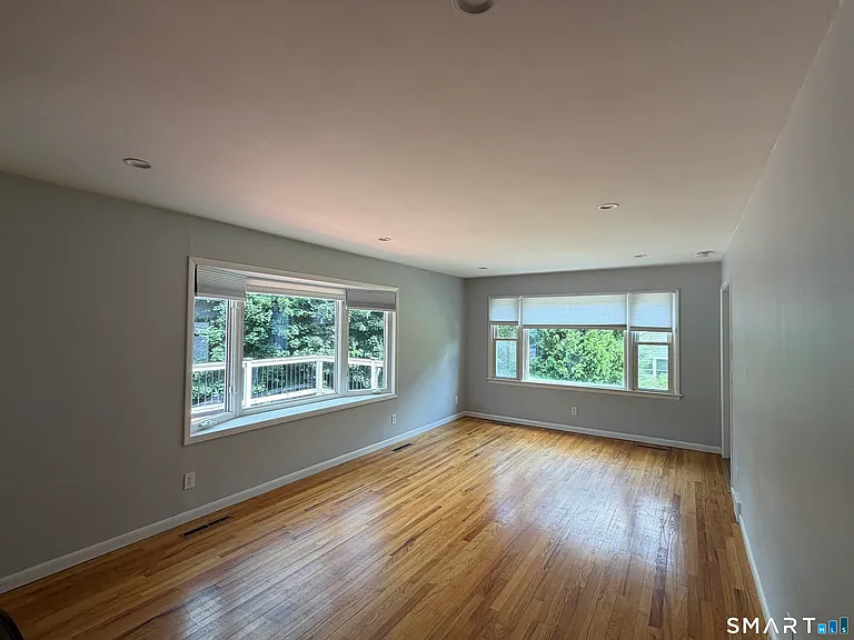 18 Hilltop View Rd — Photo 5