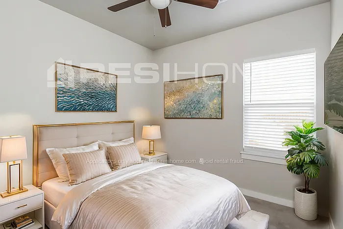 9005 NW 142nd St — Photo 9