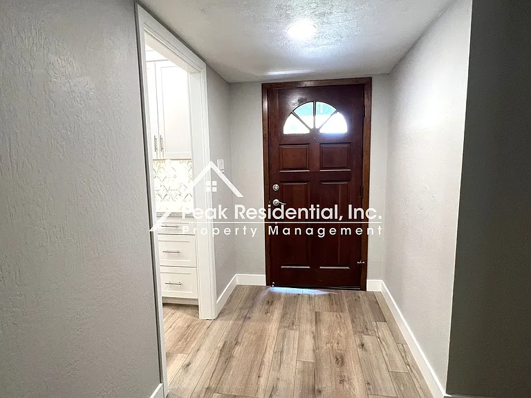 4552 Briarwood Dr — Photo 2