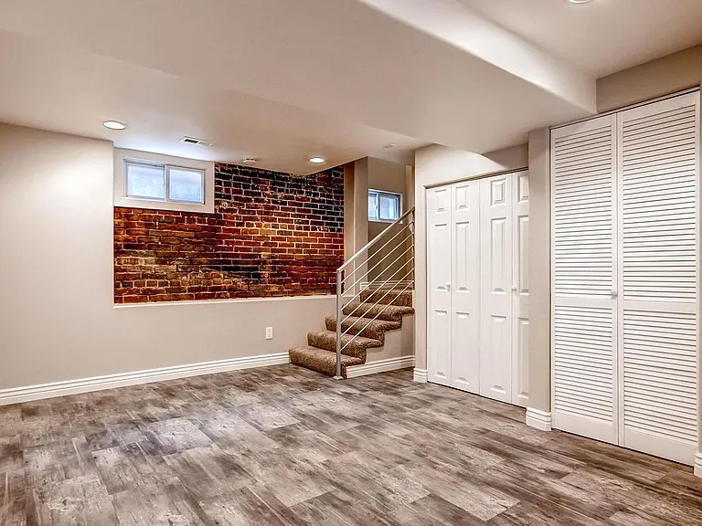 2935 N Marion St — Photo 5