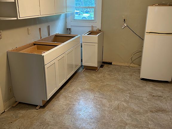 5th image of 711 Spring St