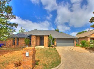 209 Tumbleweed Rd, Yukon, OK 73099