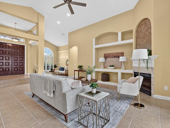 2nd image of 13 New Oak Leaf Dr