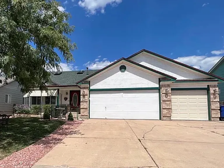 809 Marshall Dr — Photo 1