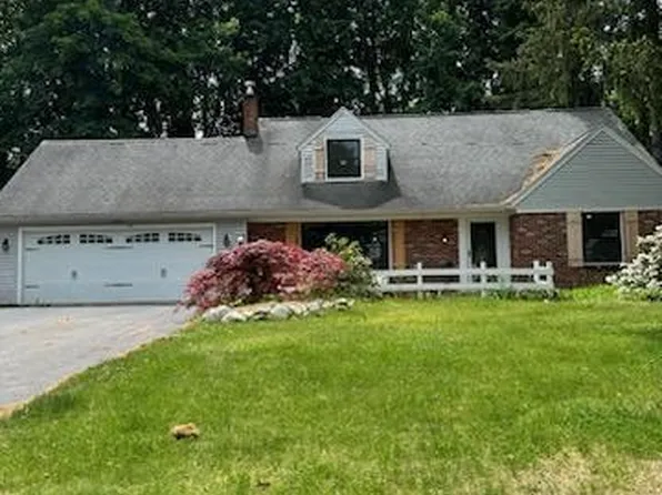 2829 Applelane Ave, Kalamazoo, MI 49008