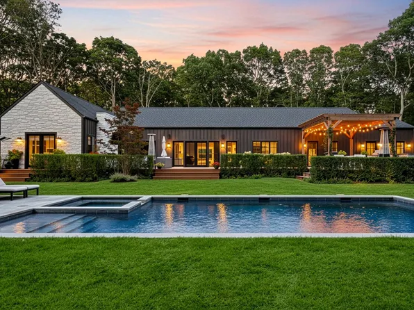 10 Wagon Ln, East Hampton, NY 11937