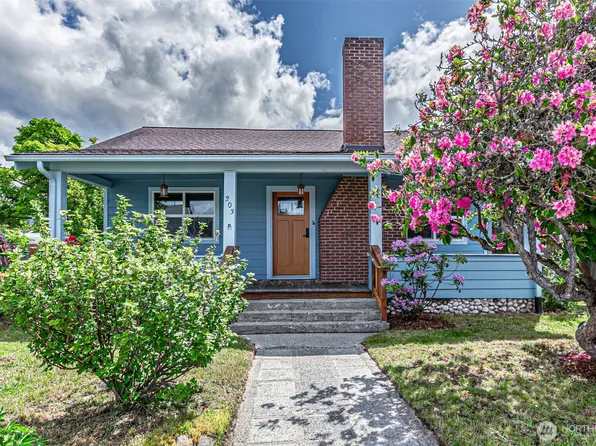 203 Orchard Avenue N, Eatonville, WA 98328