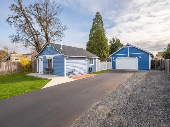 1055 SW Kokanee Ln, Grants Pass, OR 97527