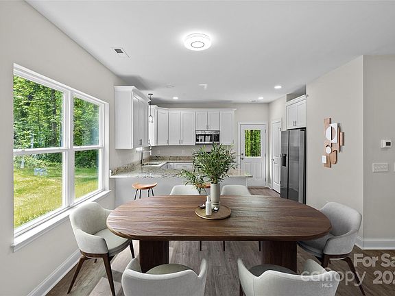 3rd image of 2609 Pickway Dr