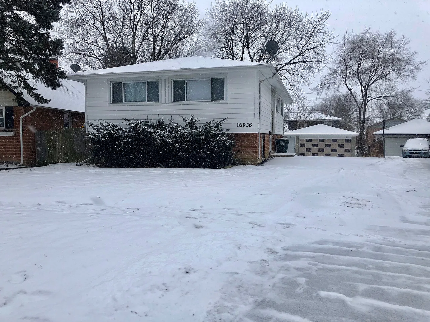 14437 Drexel Ave photo 1