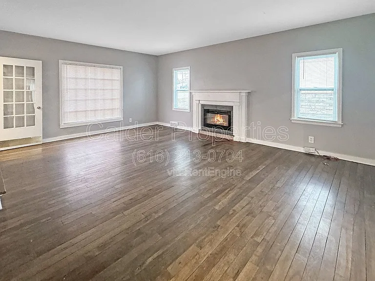 1712 Michigan St NE — Photo 4