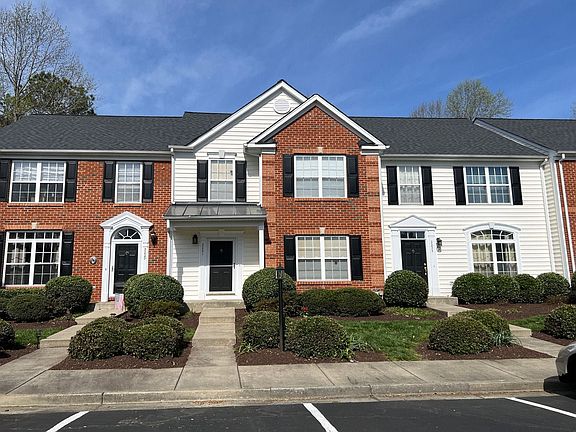 3rd image of 3231 Friars Walk Ln