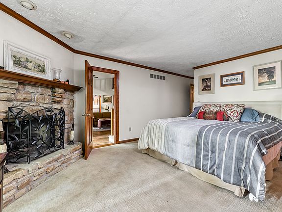 3rd image of 697 Morningside Ct
