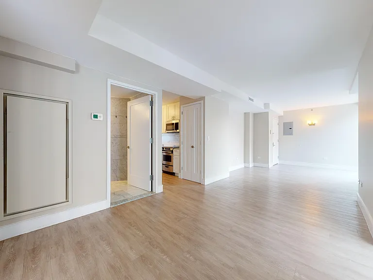 237 E 34th St #1802 — Photo 10