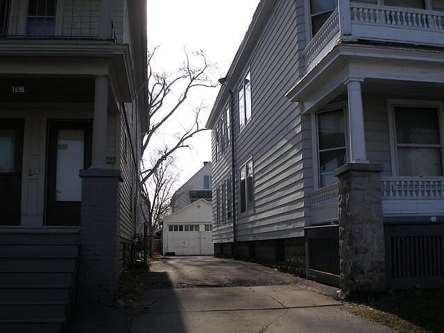 2nd image of 1605 Miller St