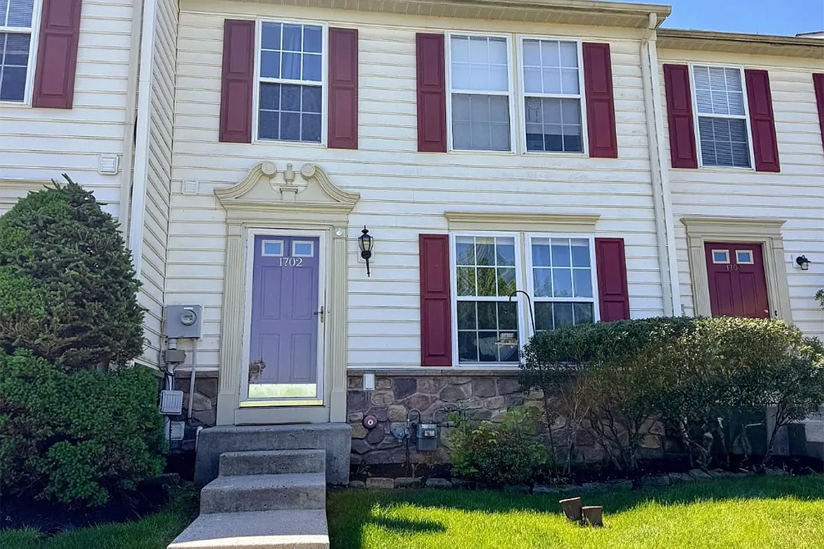 3 bed, 2400 sqft, $2,300 — Photo 1