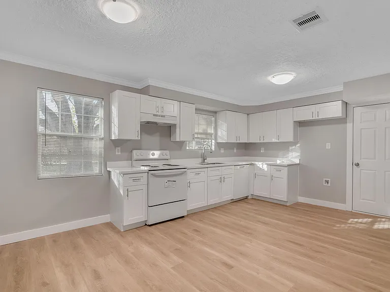 1330 Leaman Ave — Photo 8