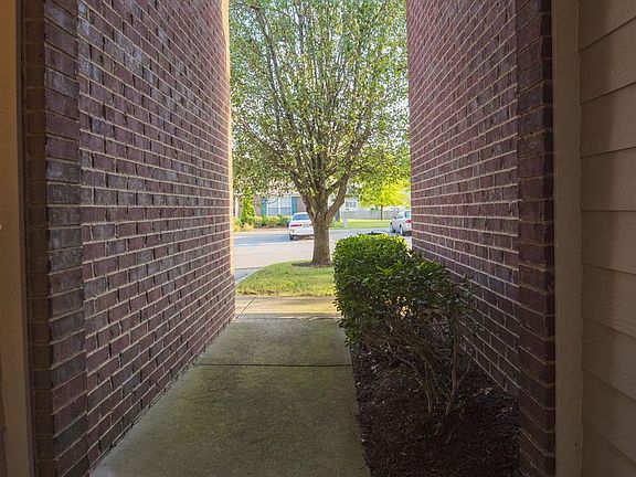 2nd image of 429 Heath Pl