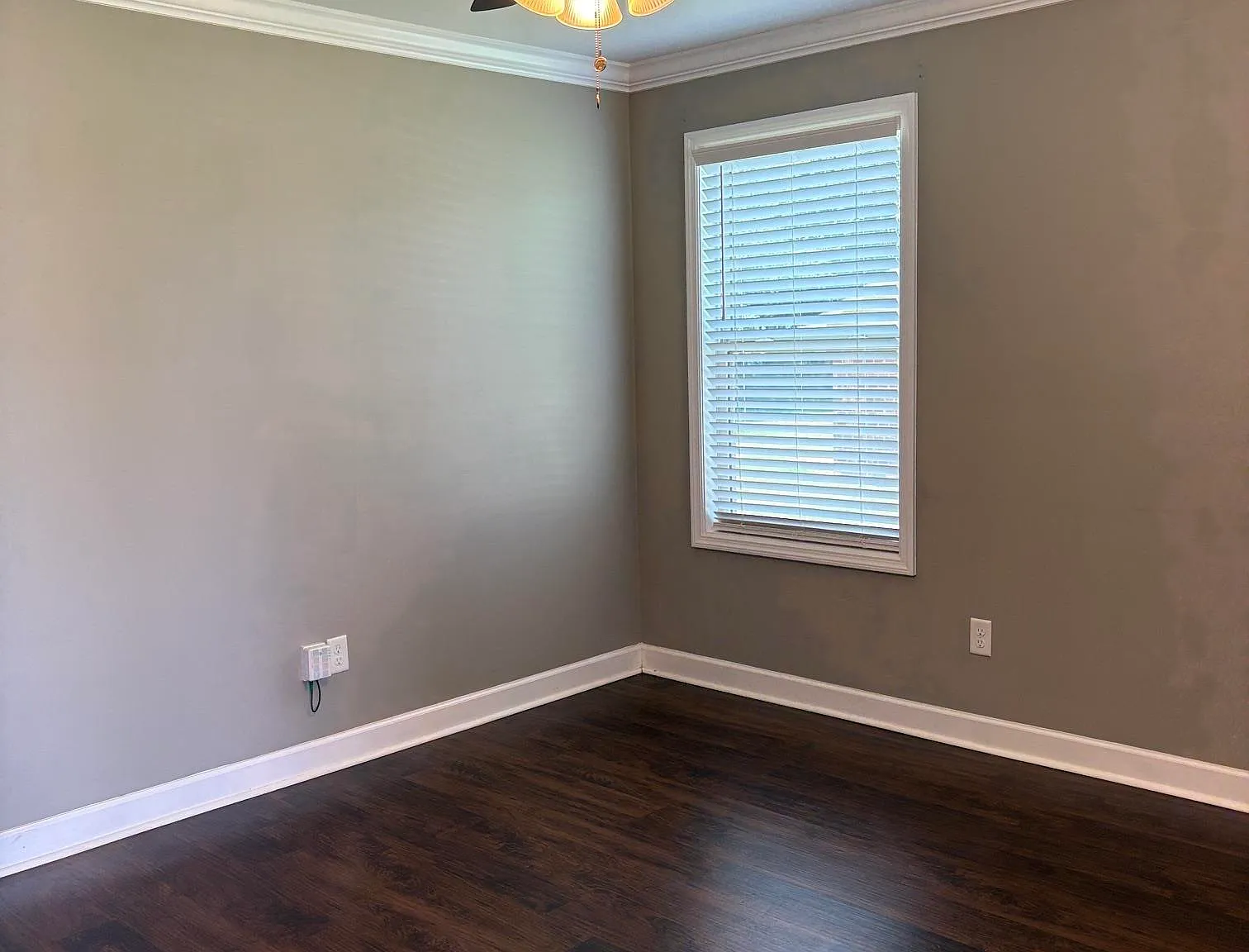 3 bed, 2.0 bath, 1121 sqft, $1,350 — Photo 2