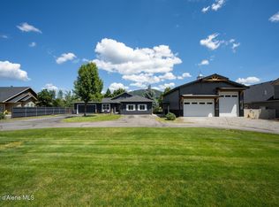 6928 N 4th St, Dalton Gardens, ID 83815