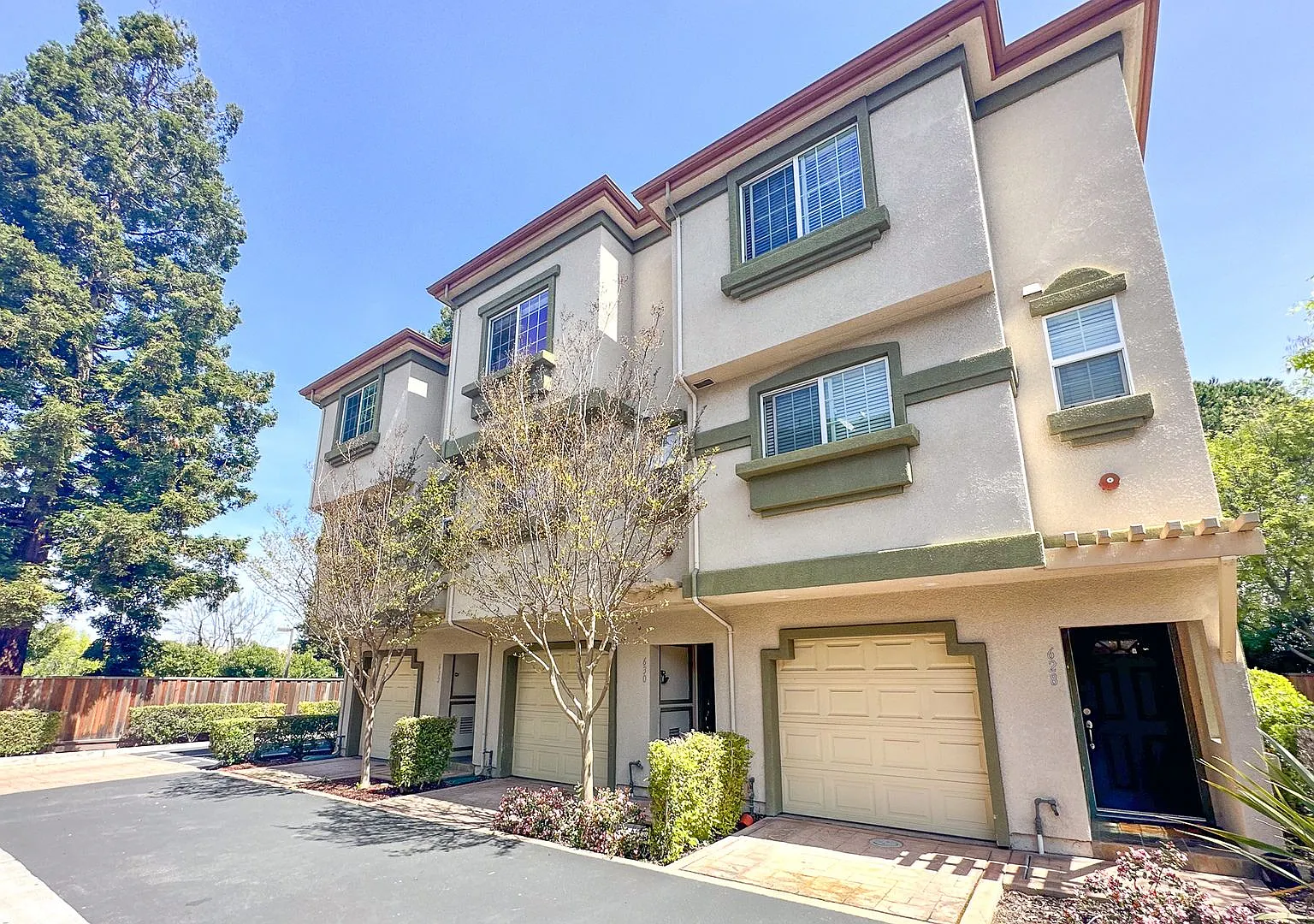 Gorgeous Sunnyvale Townhouse With Two Bedrooms Plus Office! — Photo 1
