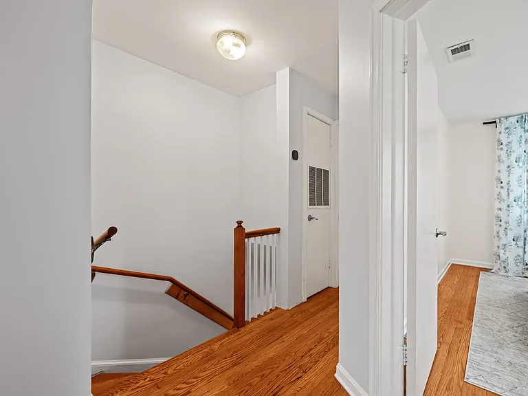 139 Hawaii Ave NE — Photo 9