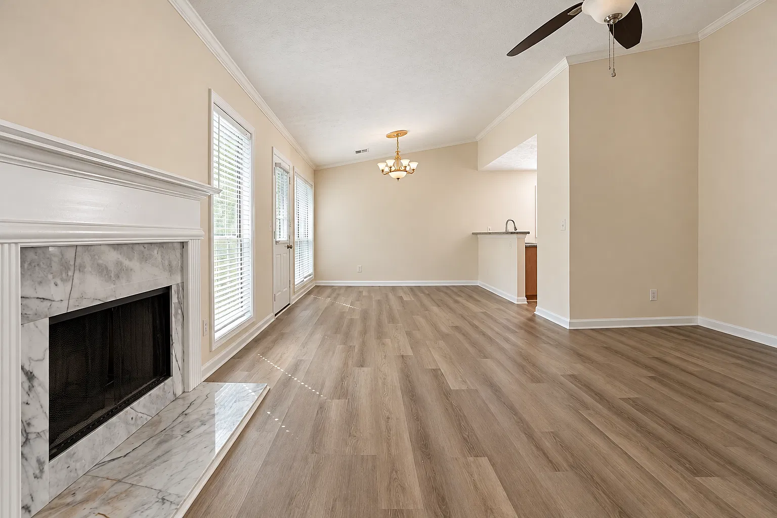 3 bed, 1569 sqft, $2,400 — Photo 3