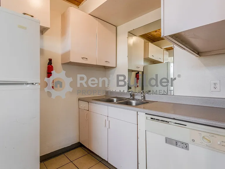 1605 Coal Ave SE — Photo 3