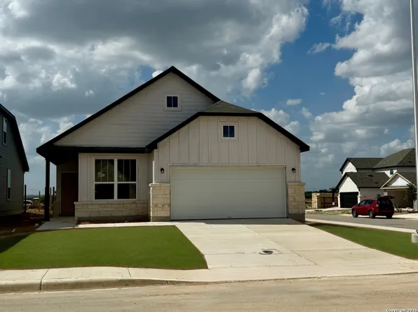 402 White Heron Way, Marion, TX 78124