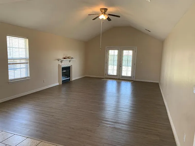 1217 E Emma Ln — Photo 2