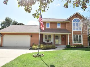 W343N7049 E Circle Dr, Oconomowoc, WI 53066