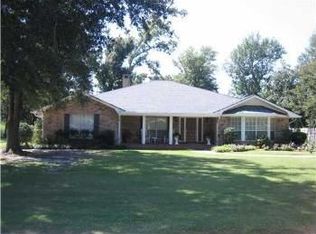 522 Esplanade Ave, Bay Saint Louis, MS 39520