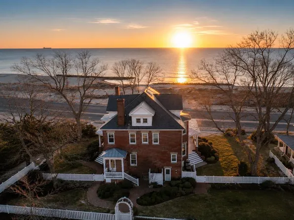306 Bay Ave, Cape Charles, VA 23310