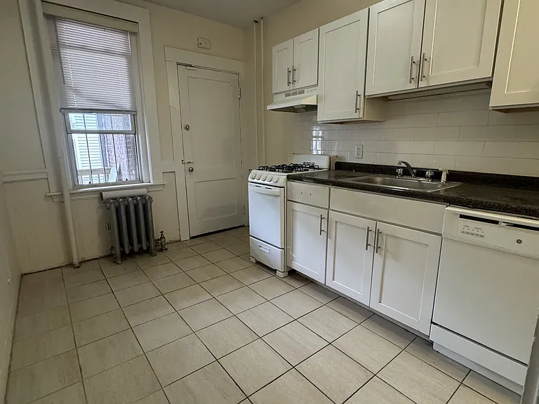15 Barrows St #3 — Photo 3