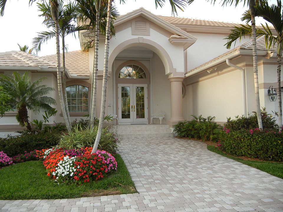 1st image of 399 Gulf Shore Blvd S