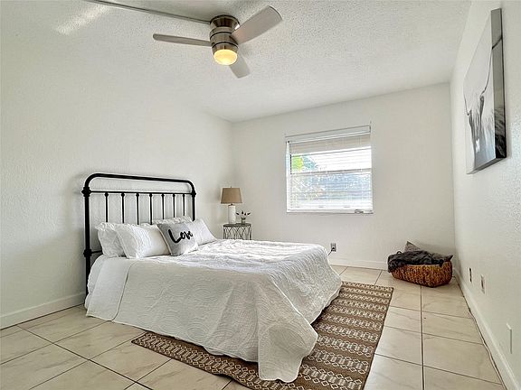 4th image of 2607 NE 8th Avenue #6