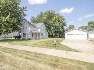 711 2nd St, Hull, IA 51239
