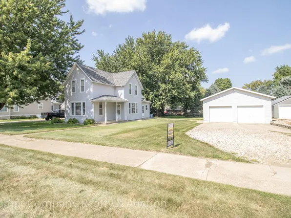 711 2nd St, Hull, IA 51239