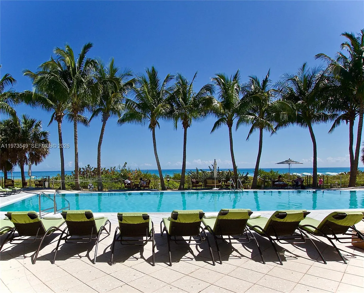 Building Photo - 6801 Collins Ave #LPH06-DOORLPH14