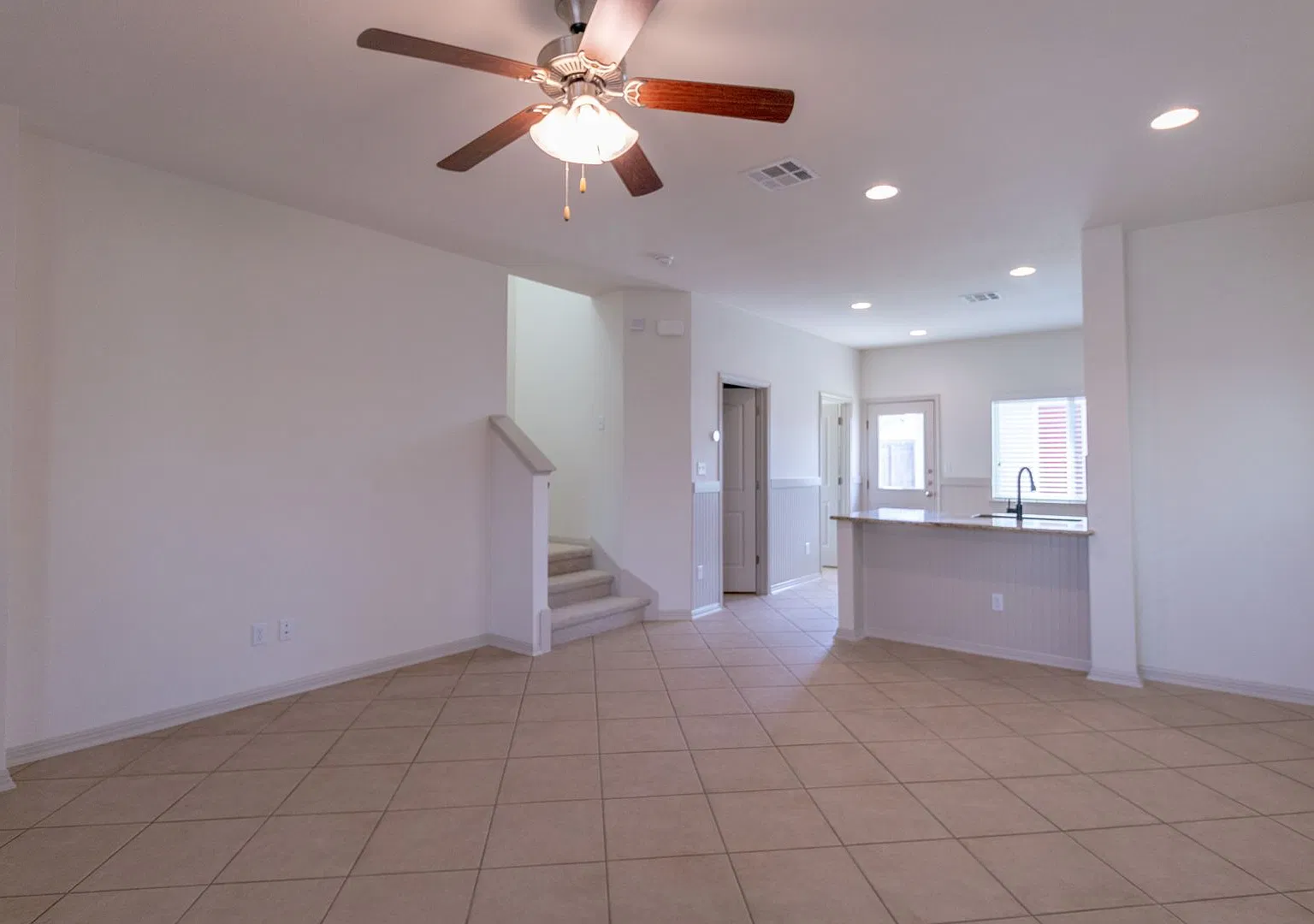 Stunning 3 bed 2.5 bath in San Marcos! — Photo 3