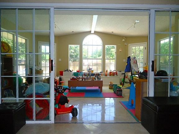 3rd image of 45 Robins Ln