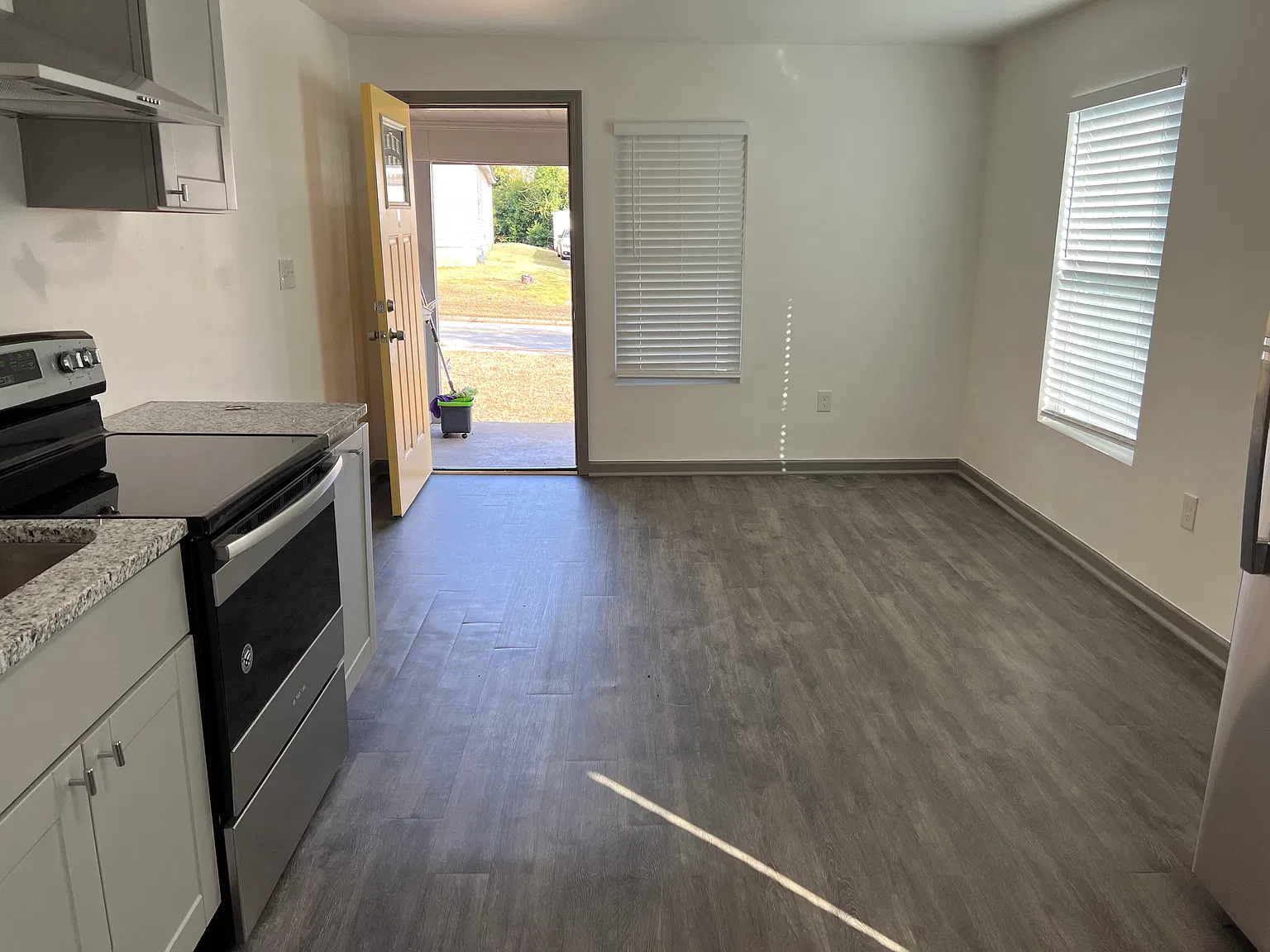 1 bed, 500 sqft, $1,300 — Photo 2