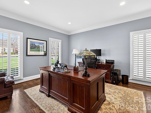 4th image of 3025 Foxridge Rd