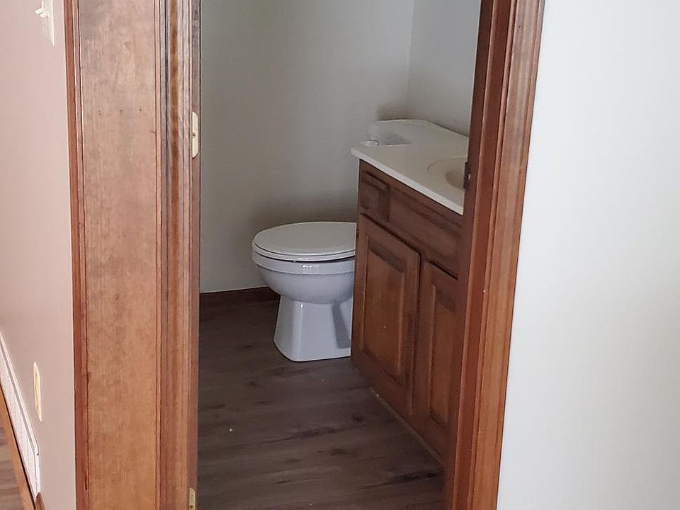 down stairs 1/2 bath