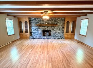 176 W Robin St, Elkin, NC 28621