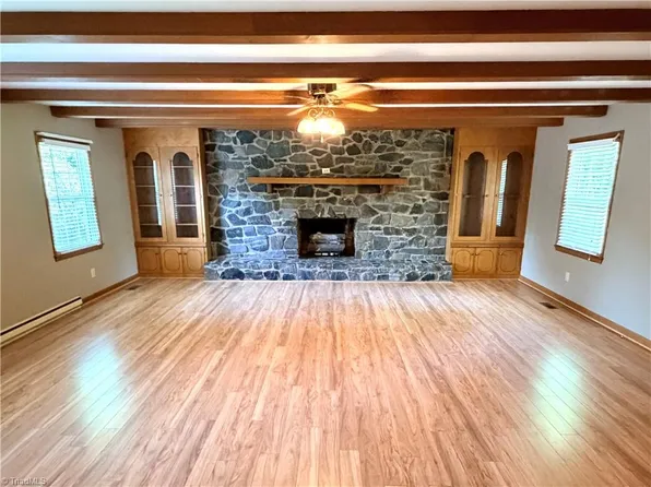 176 W Robin St, Elkin, NC 28621