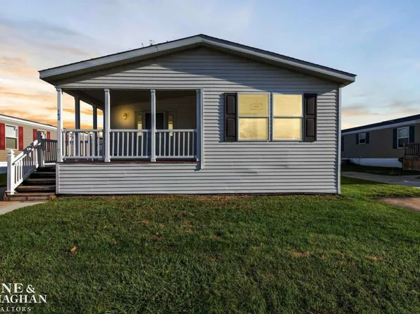 142 Applewood Ct, Columbus, MI 48063