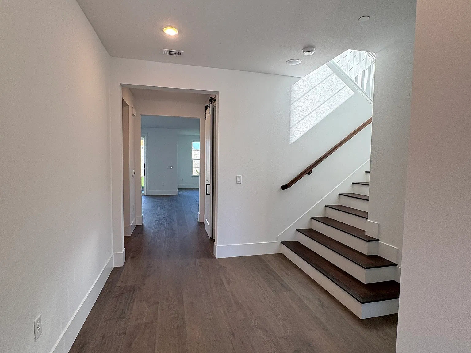5 bed, 2925 sqft, $3,500 — Photo 2